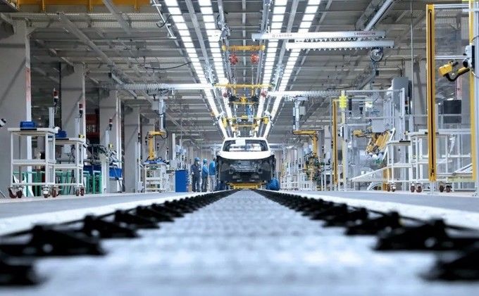 Shaanxi Xianghelixin Automobile Sales Service Co., Ltd. línea de producción del fabricante