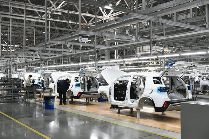 Shaanxi Xianghelixin Automobile Sales Service Co., Ltd. línea de producción del fabricante